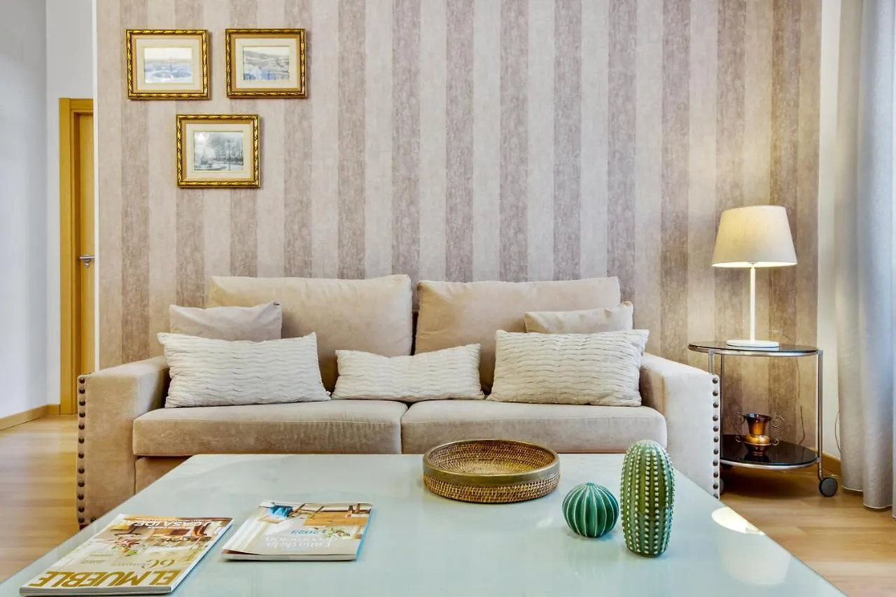 -Malagasunapts-City Centre Terrace Pool Parking Apartment Malaga