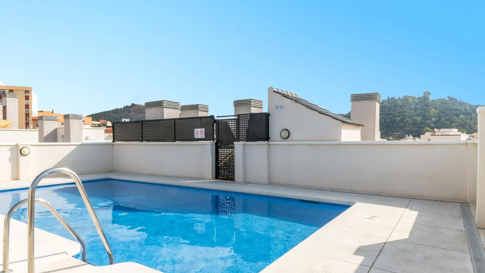 -Malagasunapts-City Centre Terrace Pool Parking